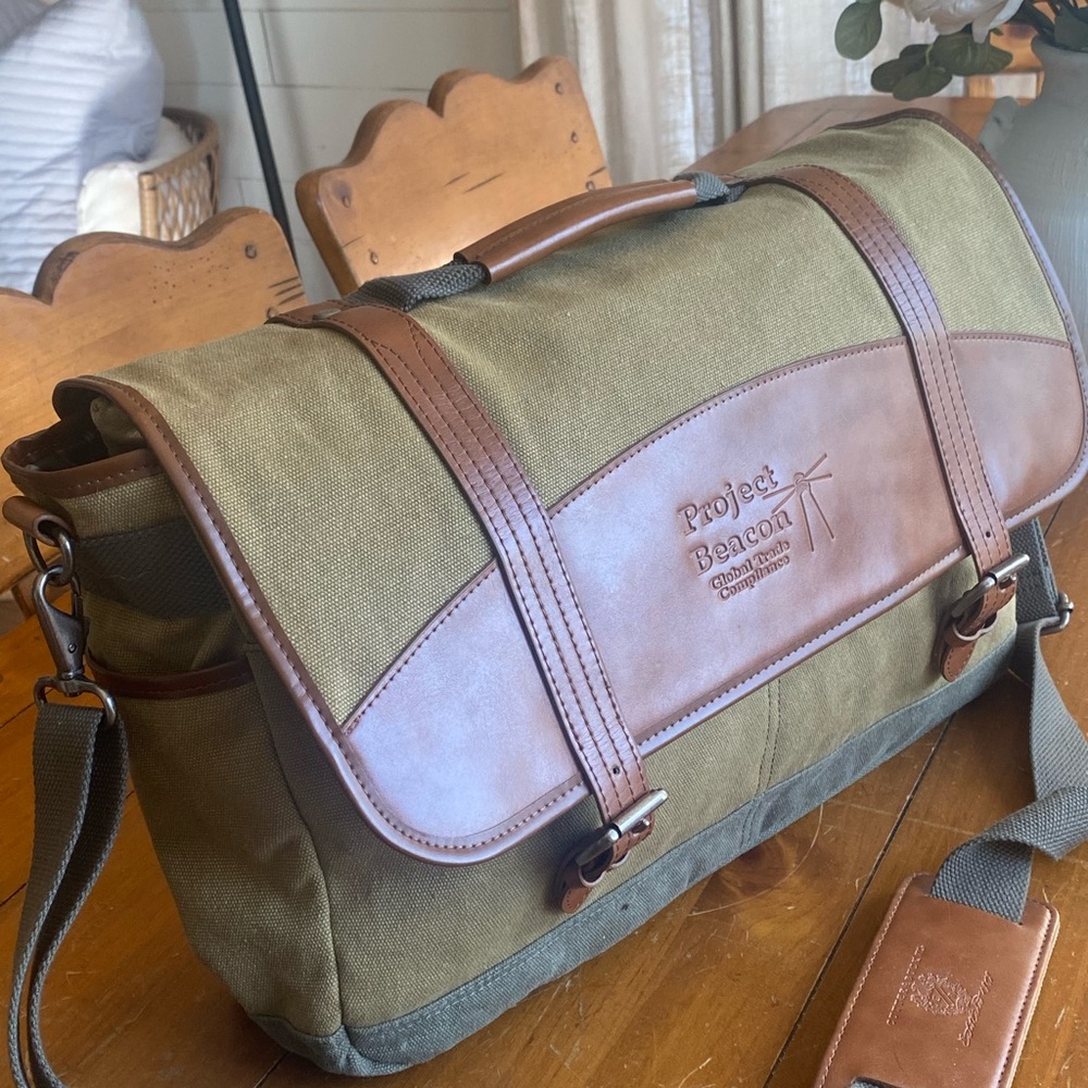 Cutter & Buck Computer bag perfect for traveling 10.5" H x 4.75" W x 16.75" L